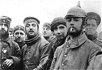 Soldati che fraternizzano durante la tregua di Natale 1914