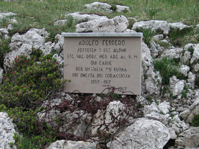 La lapide commemorativa di Adolfo Ferrero